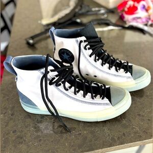 Converse Chuck Men's Size 11 Gray & White Athletic Shoes A12869C. Brand new